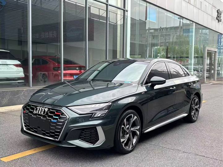 Audi A3L Limousine 35 TFSI Luxury Sports